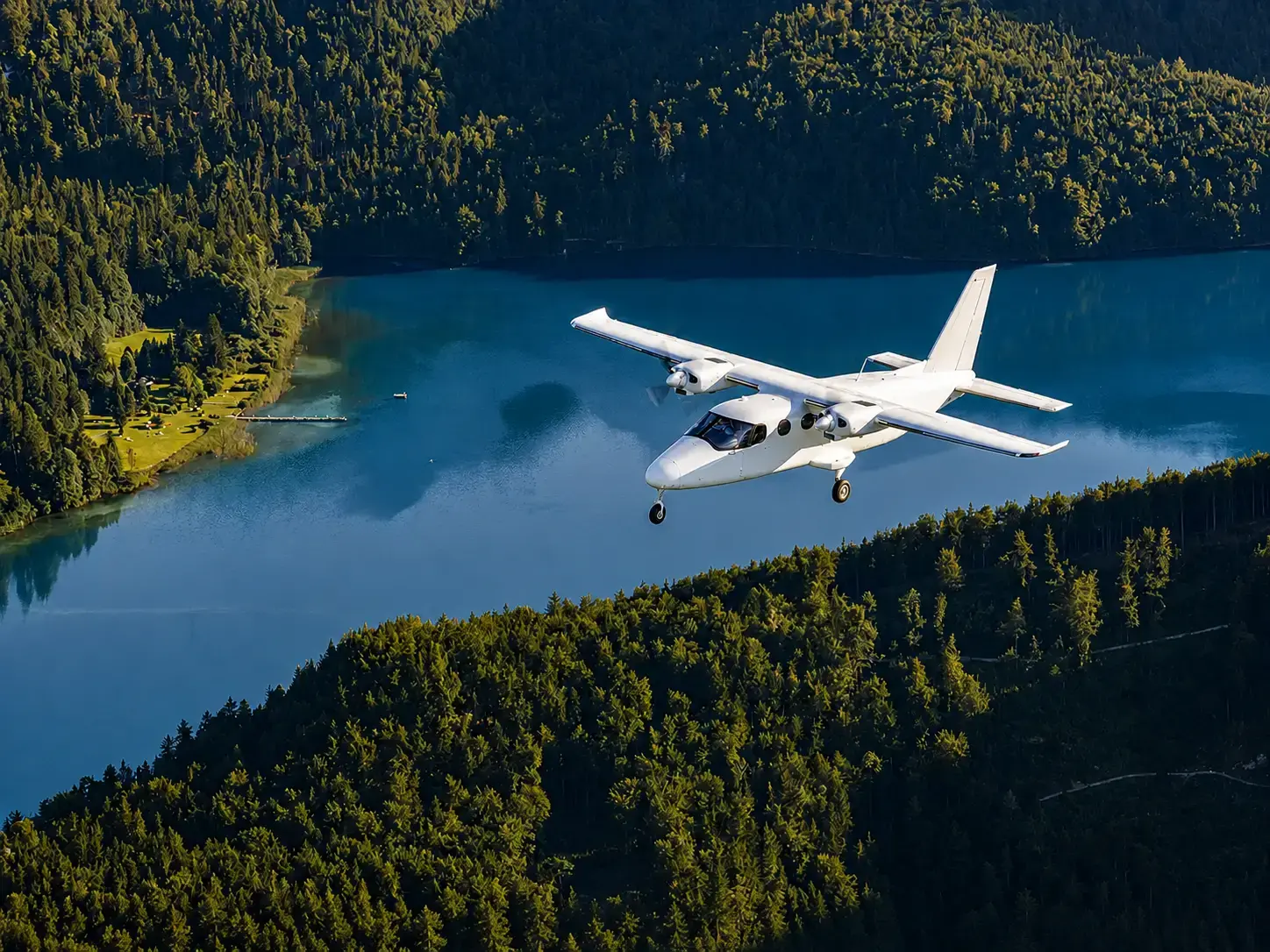 Privatflug über einem bayerischen See